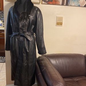 UNBRANDED REVERSIBLE LONG  BLACK GENUINE LEATHER AND FOX FUR COAT VERY NICE